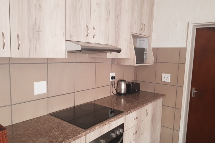 To Let 6 Bedroom Property for Rent in Apollo Ridge Western Cape